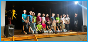 Read more about the article „Kopciuszek” czyli klasy 4 na scenie